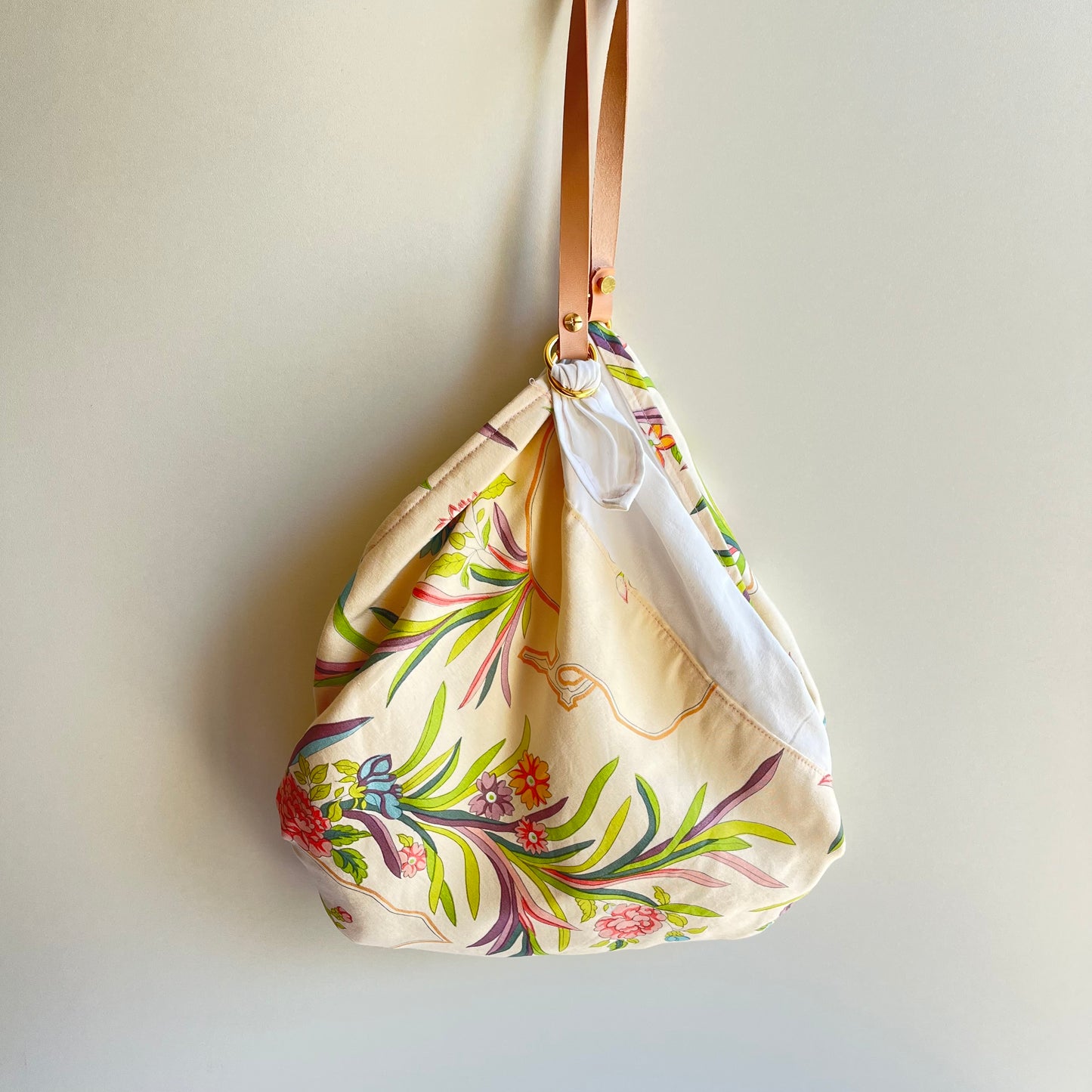 Grand sac fleuri Printemps/été à une hanse