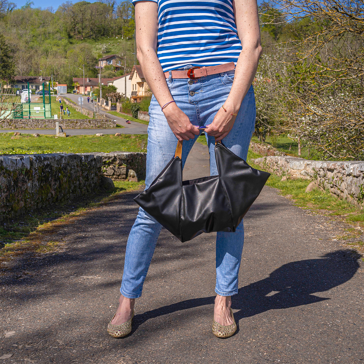 Sac à main ou épaule similicuir noir d'inspiration Origami
