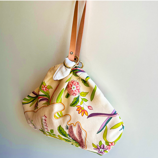 Sac à main fleuri printemps/été à une hanse