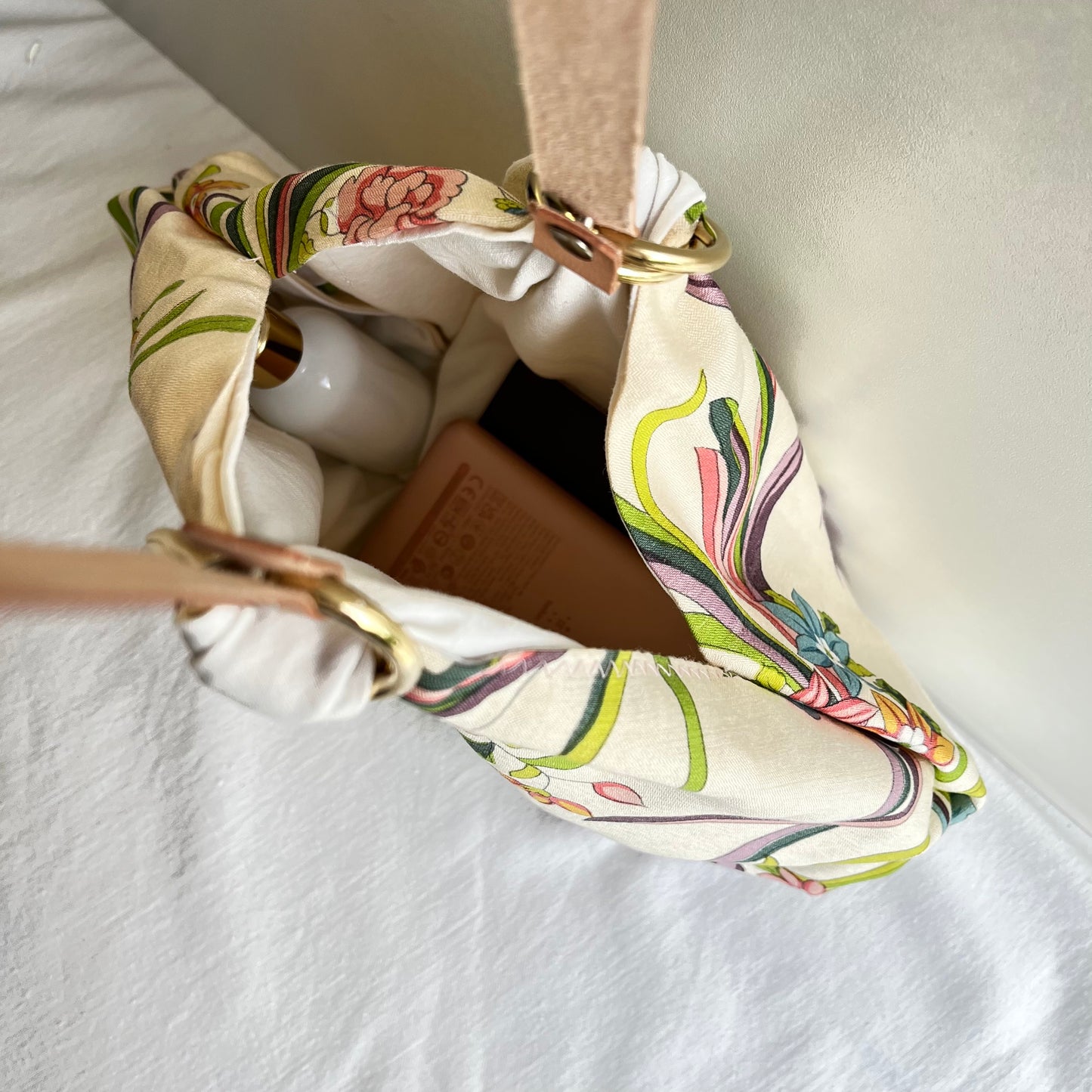 Sac à main fleuri printemps/été à une hanse