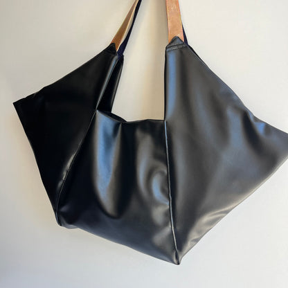 Sac à main ou épaule similicuir noir d'inspiration Origami