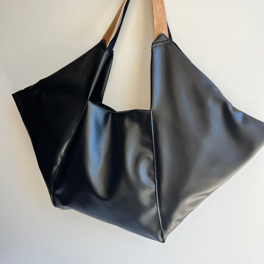 Sac à main ou épaule similicuir noir d'inspiration Origami